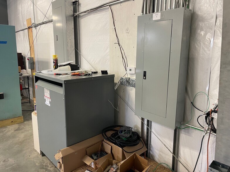 More Photos Of 180 Hollywood Dr, Butler Manufacturing For Lease