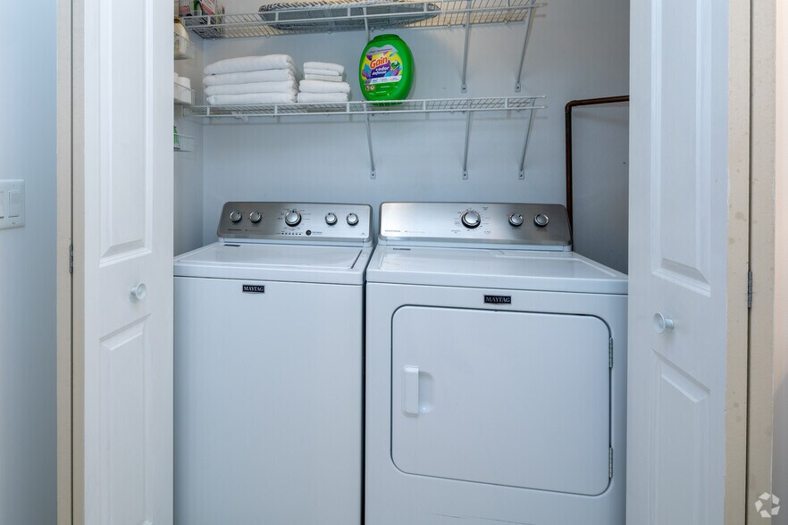 More Photos Of 202 Green St E, Champaign Apartments For Lease