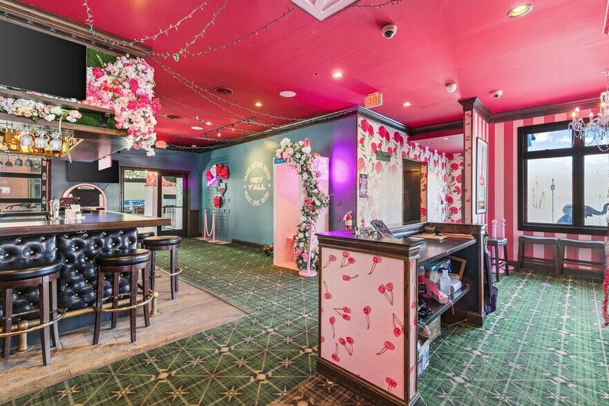 More Photos Of 2501 & 2519 Marshall St NE, Minneapolis Restaurant For Sale