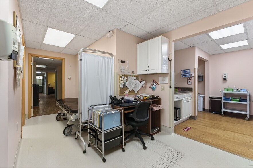 More Photos Of 301 Hurley Ave, Kingston Office For Sale