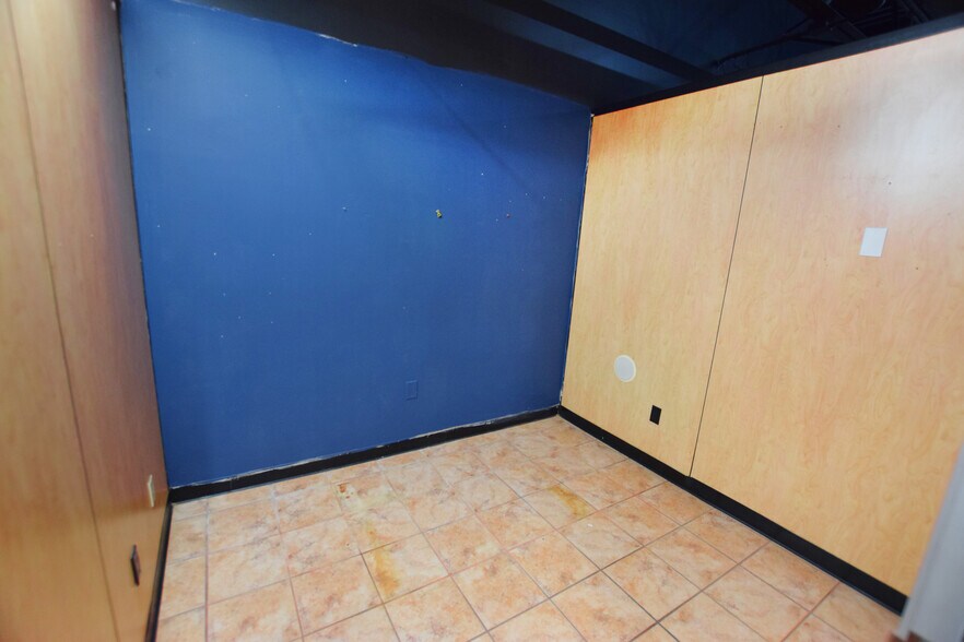 More Photos Of 1344-1358 E Bristol Rd, Burton Freestanding For Lease