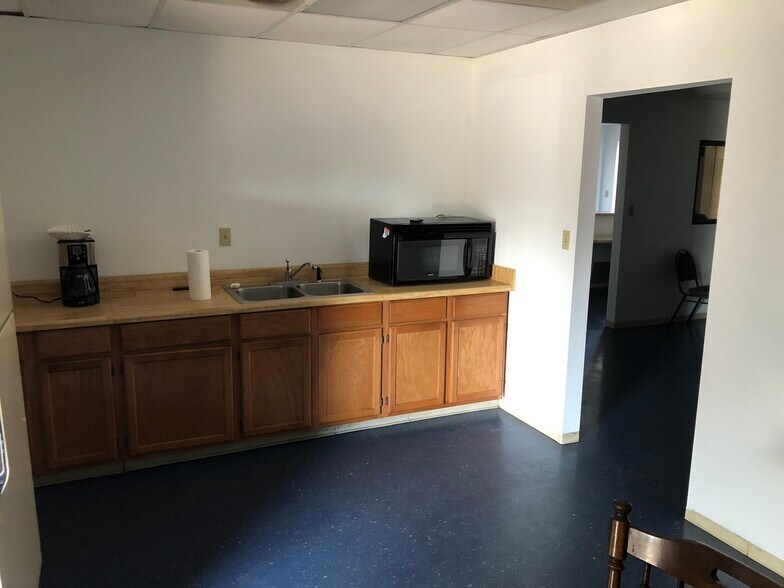 More Photos Of 5113 Raleigh Lagrange Rd, Memphis Auto Repair For Lease