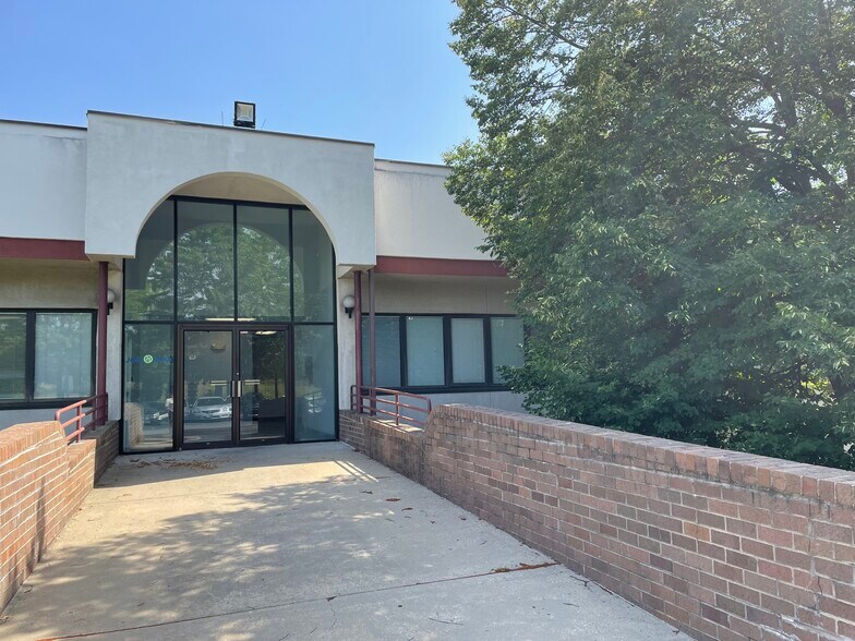 More Photos Of 101 Catalpa Dr, La Plata Medical For Lease