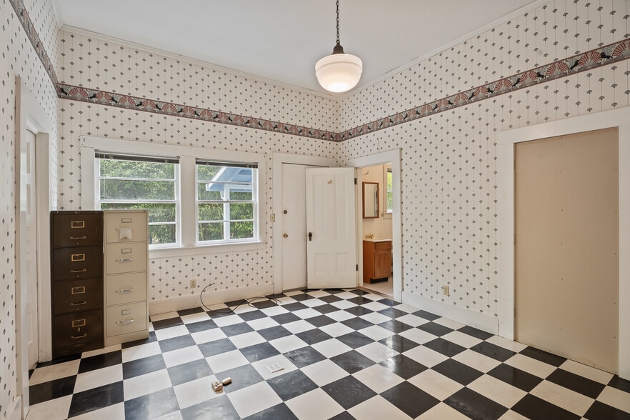 More Photos Of 704 N State St, Ukiah Medical For Sale