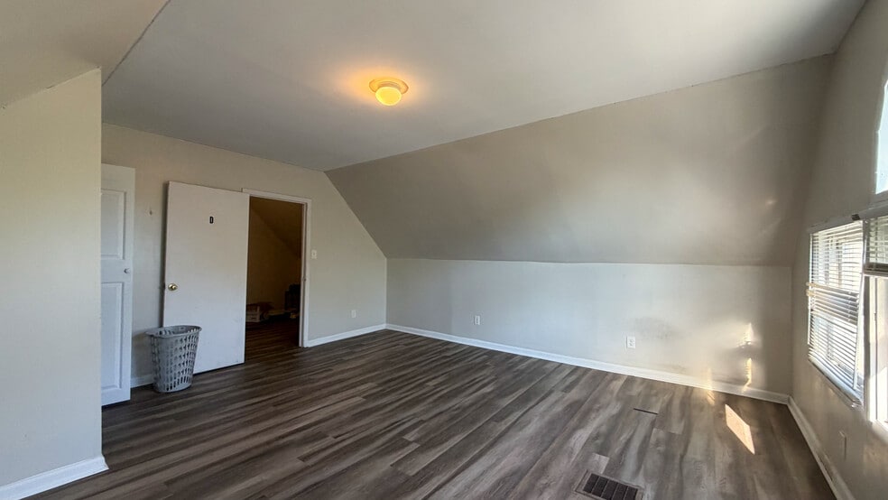 More Photos Of 275 McCormick Pl, Cincinnati Apartments For Sale
