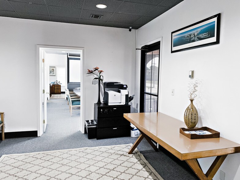 More Photos Of 6670 S Lewis Ave, Tulsa Office For Sale