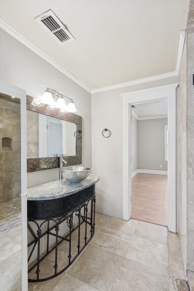 More Photos Of 111 S Pine St, Roanoke General Retail For Sale