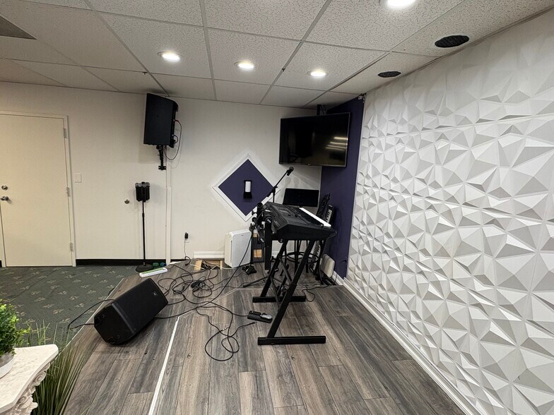 More Photos Of 1402 Shepard Dr, Sterling Medical For Lease