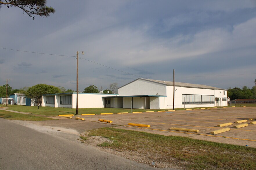 More Photos Of 1900 Pope St, Beaumont Flex For Lease