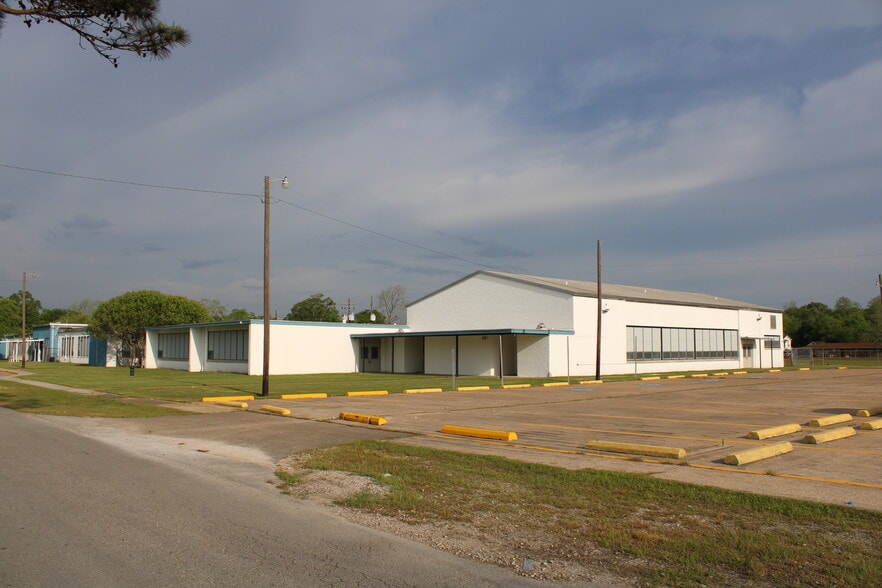 More Photos Of 1900 Pope St, Beaumont Flex For Lease