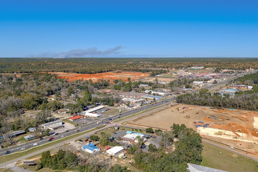 More Photos Of 1025 Industrial Dr, Crestview General Retail For Sale