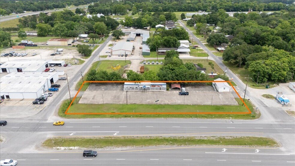 More Photos Of 215 Highway 124, Winnie Flex For Lease