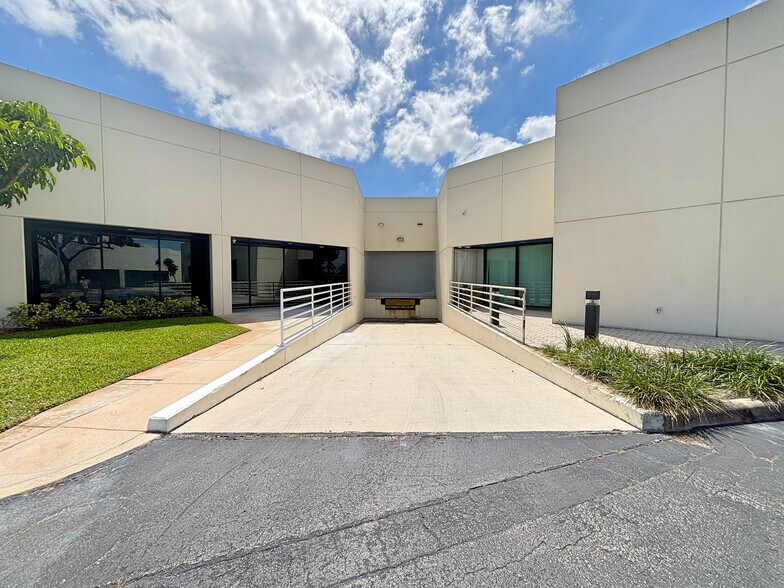 More Photos Of 901 Clint Moore Rd, Boca Raton Loft Creative Space For Sale