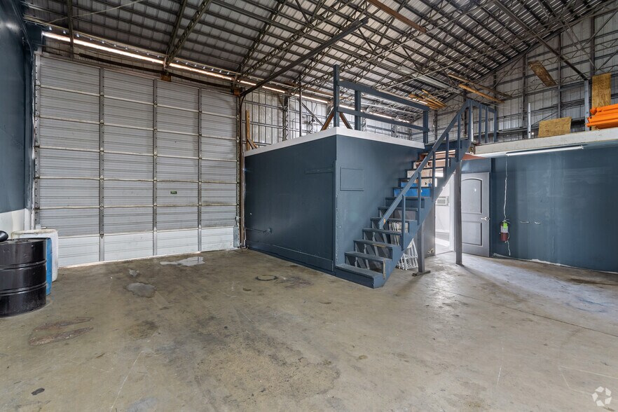 More Photos Of 1566 SE South Niemeyer Cir, Port Saint Lucie Warehouse For Sale