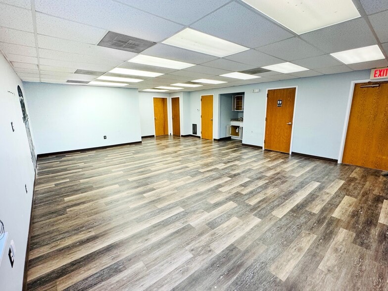 More Photos Of 1342-1360 Old Bridge Rd, Woodbridge Medical For Lease