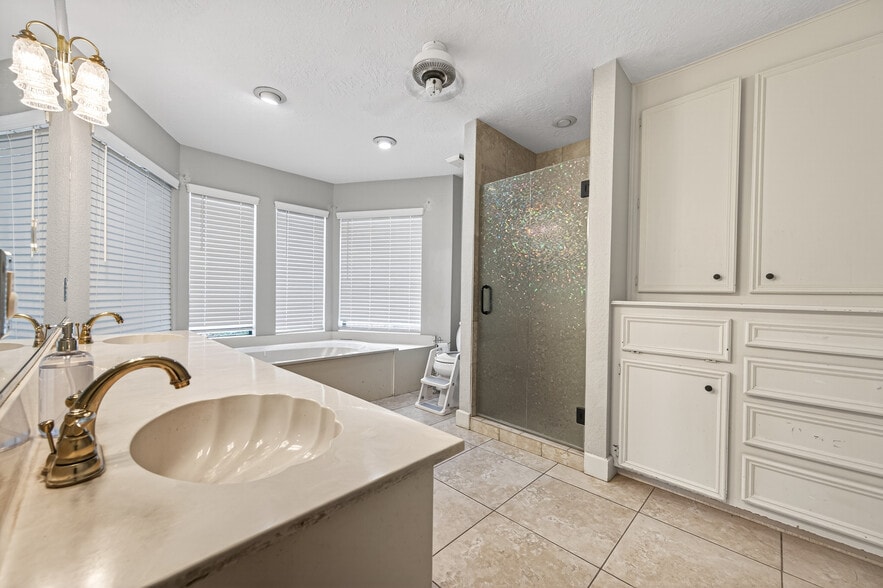 More Photos Of 8911 West Ln, Magnolia Office For Sale