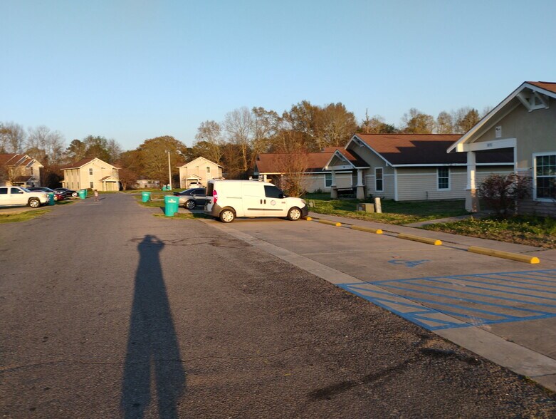 More Photos Of 1870 Marshall Frank Dr, Ville Platte Apartments For Sale
