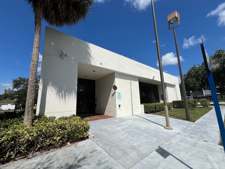 Primary Photo Of 300 E Dania Beach Blvd, Dania Bank For Lease