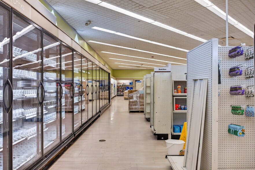 More Photos Of 5627-5699 Chestnut St, Philadelphia Drugstore For Lease