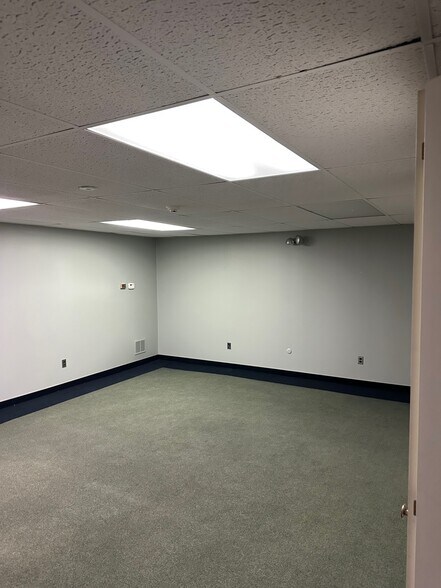More Photos Of 148-152 Great Rd, Stow Unknown For Lease