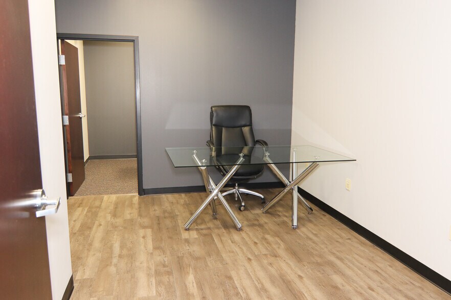 More Photos Of 2295 S Hiawassee Rd, Orlando Office For Sale