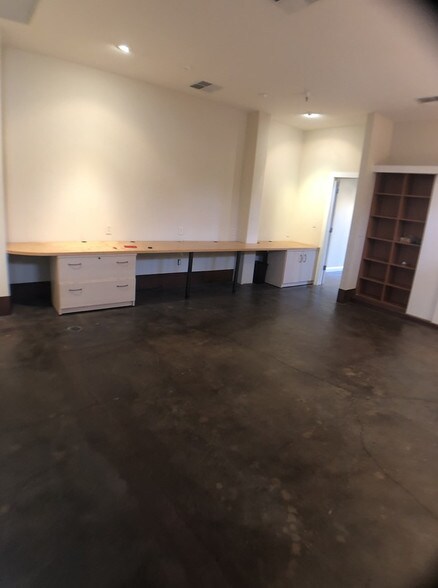 More Photos Of 220 Windsor River Rd, Windsor Apartments For Sale