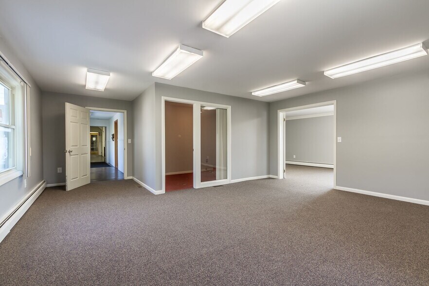 More Photos Of 20 Pleasant St, Canandaigua Office For Sale