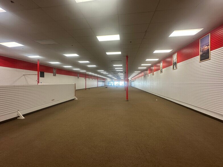 More Photos Of 726-740 28th St SE, Grand Rapids General Retail For Sale