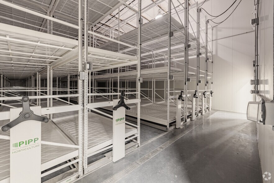 More Photos Of 740 Schneider Dr, South Elgin Manufacturing For Sale