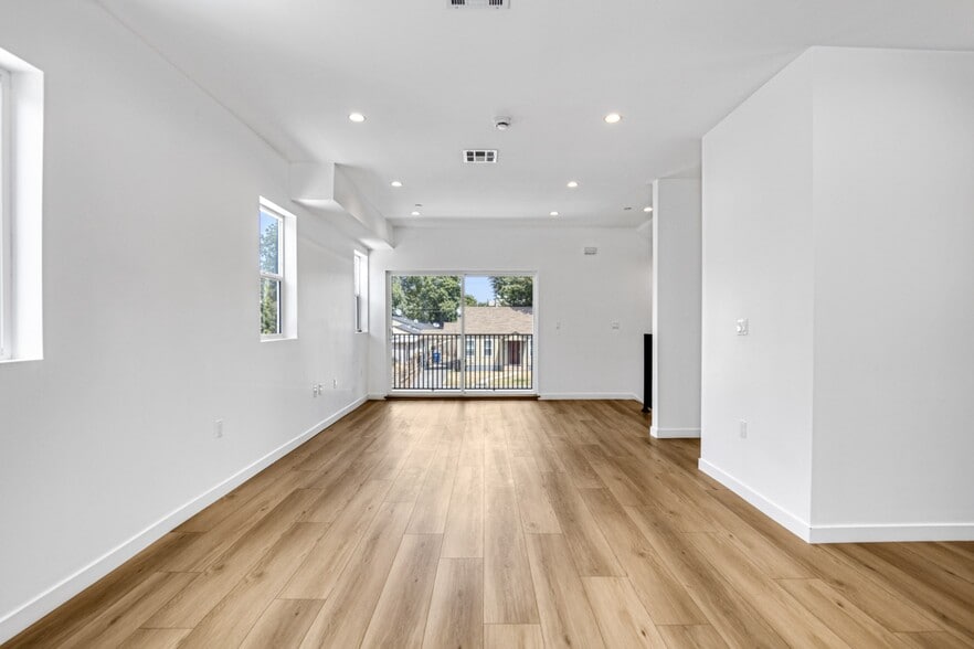 More Photos Of 10826 Hesby St, North Hollywood Apartments For Sale