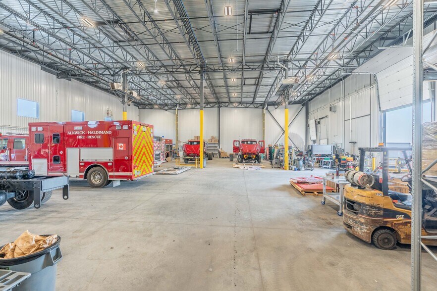 More Photos Of 379B Corduroy Rd, Ottawa Warehouse For Lease
