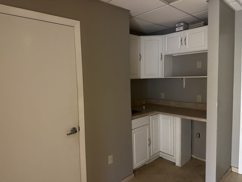 More Photos Of 3653 Regent Blvd, Jacksonville Flex For Lease