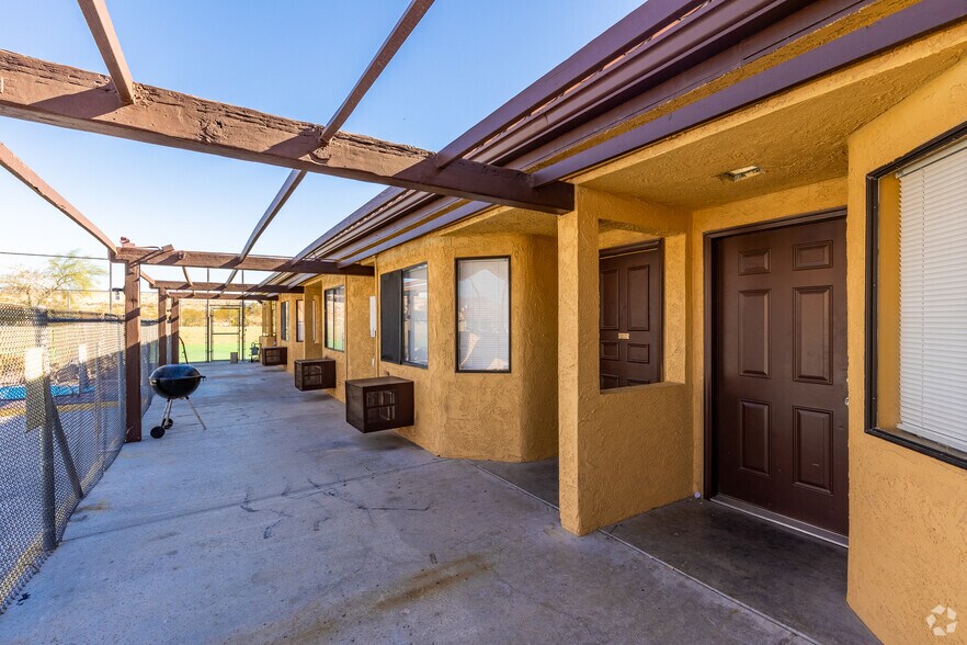 More Photos Of 336 Lee Ave, Bullhead City Hotel For Sale