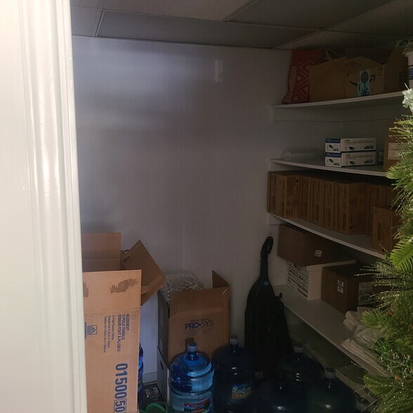 More Photos Of 1305-1307 N San Fernando Blvd, Burbank Flex For Sale