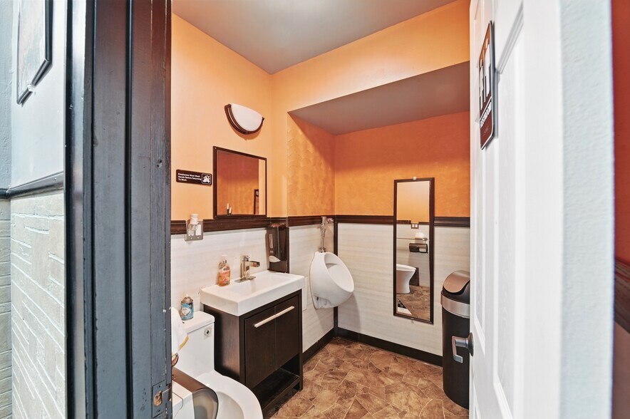 More Photos Of 5431 W Lisbon Ave, Milwaukee General Retail For Sale
