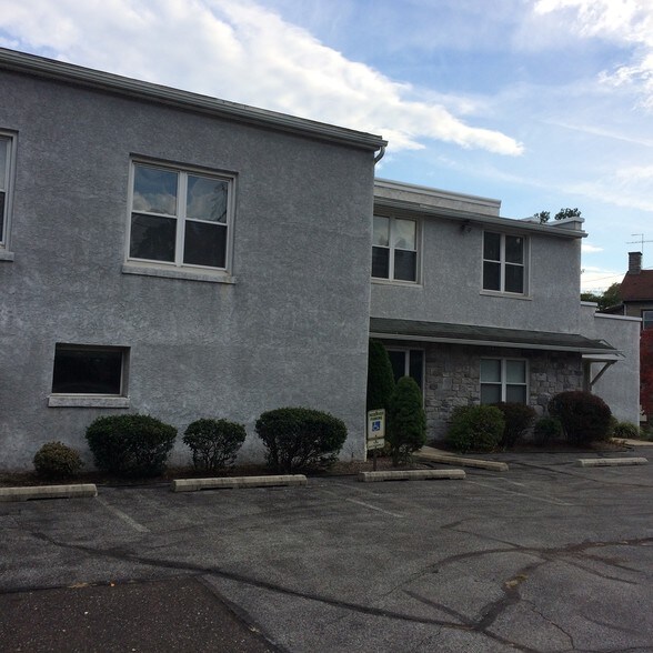 More Photos Of 1153 Main St, Linfield Flex For Sale
