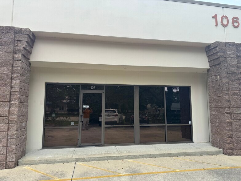 More Photos Of 106 Commerce St, Lake Mary Light Distribution For Lease
