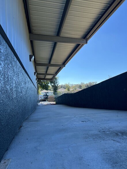 More Photos Of 2581 FL-60, Valrico Industrial For Lease