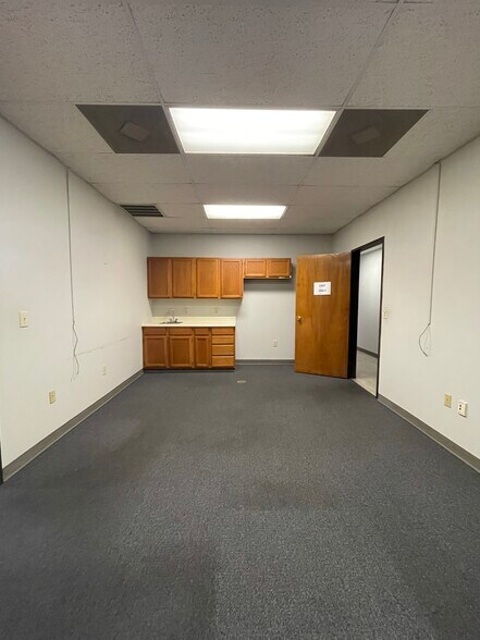 More Photos Of 1920 W Green Dr, High Point Warehouse For Sale