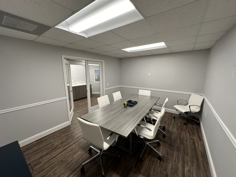 More Photos Of 5721 4th St N, Saint Petersburg Office Residential For Lease