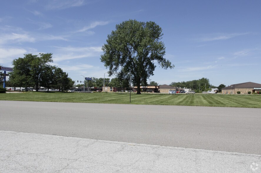 More Photos Of 16th St, Moline Land For Sale