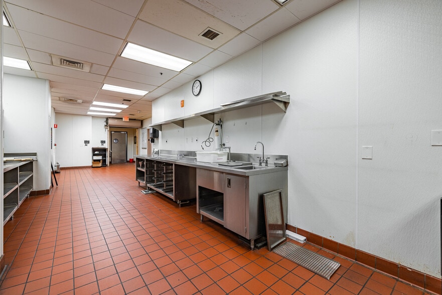 More Photos Of 125 E Main St, Rochester Hotel For Lease