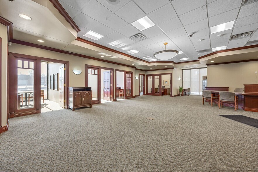 More Photos Of 3414 Mount Vernon Rd SE, Cedar Rapids Office For Sale