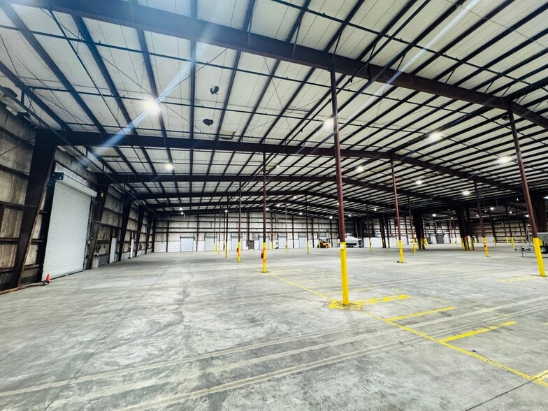 More Photos Of 4700 Walgreen Rd, Jacksonville Warehouse For Lease
