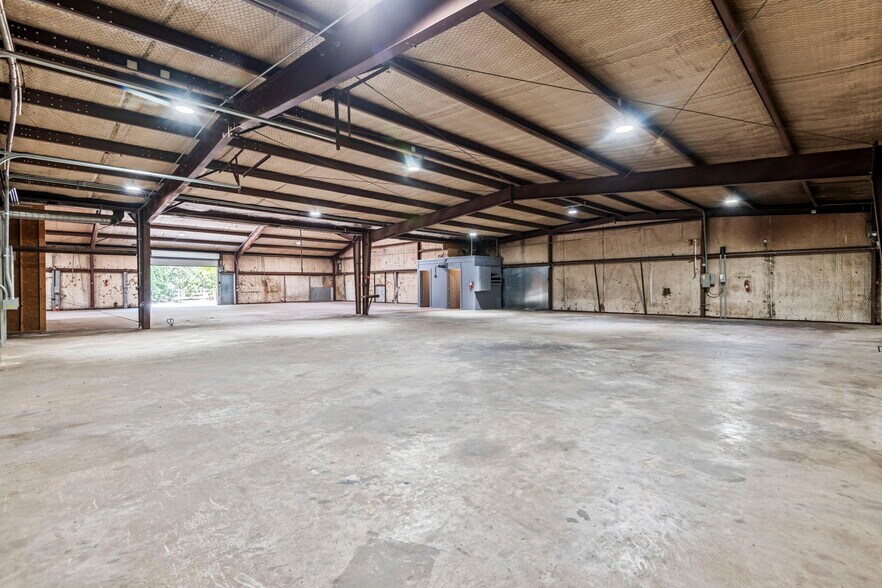 More Photos Of 25232 Hardin Store Rd, Magnolia Manufacturing For Lease