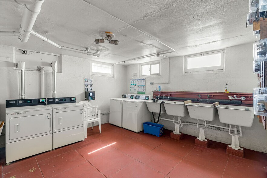 More Photos Of 5424 Franklin Ave, Los Angeles Apartments For Sale