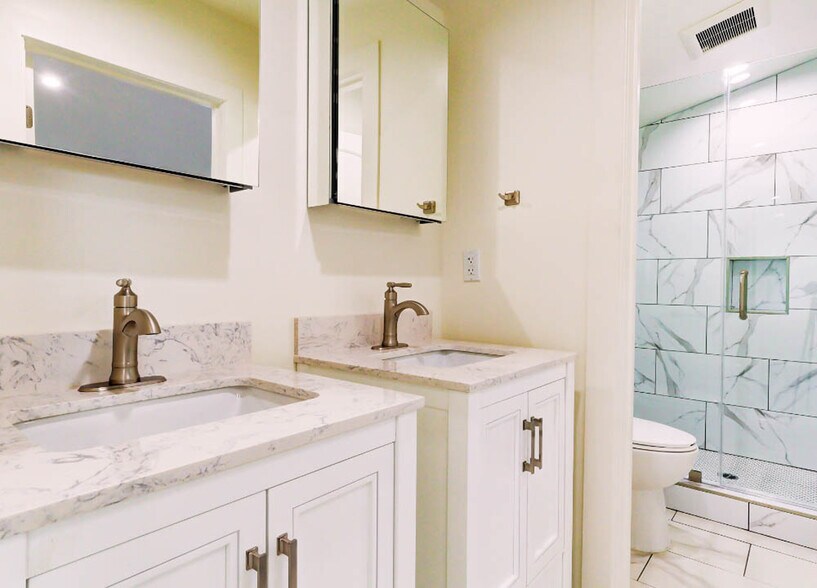 More Photos Of 1030 W 23rd St, Los Angeles Apartments For Sale