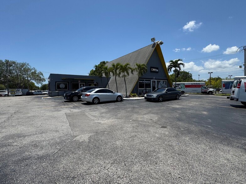 Primary Photo Of 3000 W Oakland Park Blvd, Oakland Park Auto Dealership For Lease