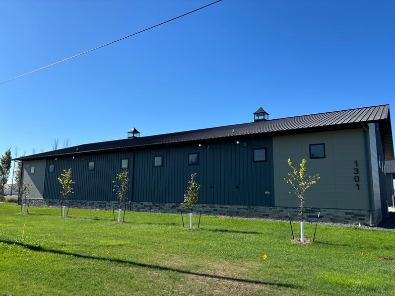 More Photos Of 1301 Main Avenue SE, Moorhead Flex For Lease