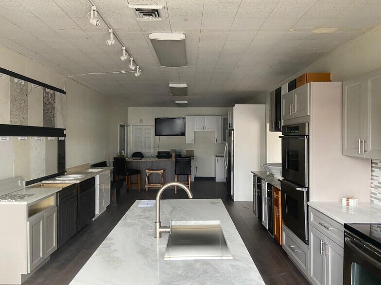 More Photos Of 114-118 W 1st St, Newberg Storefront Retail Residential For Sale